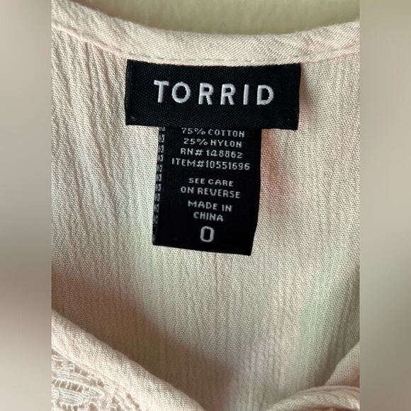 Torrid Cream Lace Tie Front Peplum Pleated Camisole - Size 0 - Picture 2 of 6